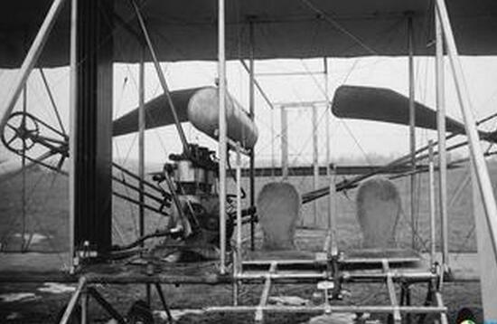 飞机的发明者是谁，并非莱特兄弟而是俄国的莫查伊斯基