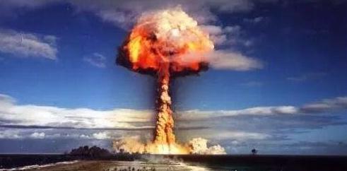 世界上第一颗原子弹，“小玩意”原子弹在1945年就试验成功了