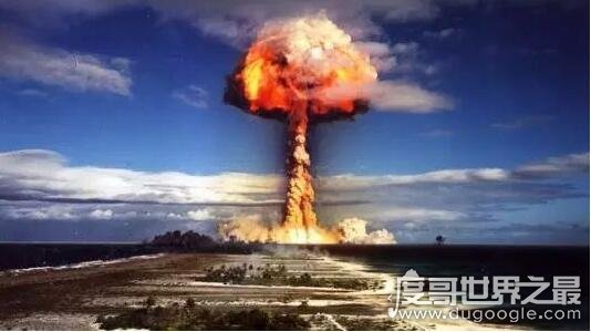 世界上第一颗原子弹，“小玩意”原子弹在1945年就试验成功了