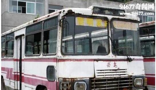 揭秘北京公交车灵异事件真相，车厢惊现无脚乘客