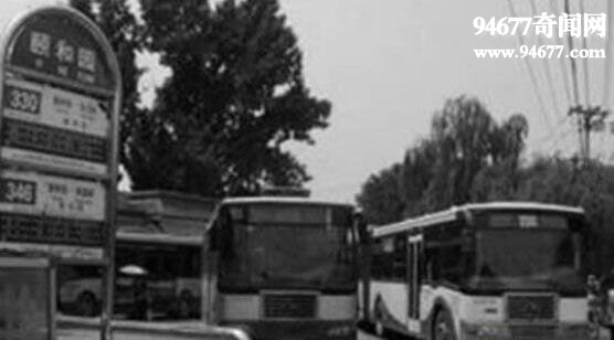 揭秘北京公交车灵异事件真相，车厢惊现无脚乘客