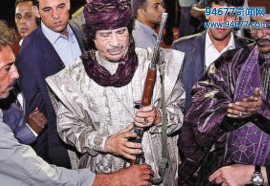 揭秘卡扎菲怎么死的，卡扎菲最后的遗言
