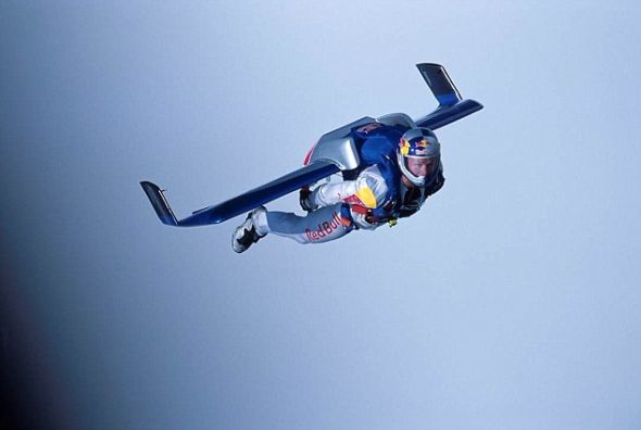 奥冒险家欲从3.7万米高空跳伞肉体突破音速(图)