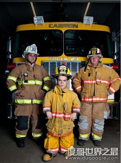 世界上最矮的消防员，身高仅1.2米却全身都是肌肉(迷你浩克)