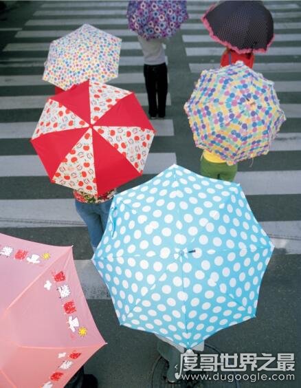 雨伞是谁发明的，鲁班妻子云氏(为了给鲁班出门替别人盖房子用)
