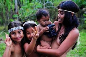 亚马逊原始部落纪实，男女老少不穿衣服狂欢