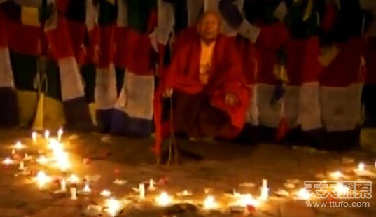西藏僧人用咒语竟使巨石自动腾空250米