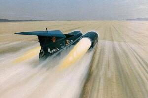 世界上最快的改装车，超音速推进号(秒速341米)