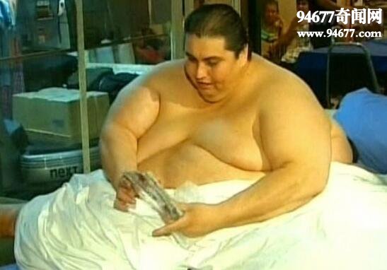世界上最胖的男人，曼努埃尔·乌里韦597公斤(已去世)