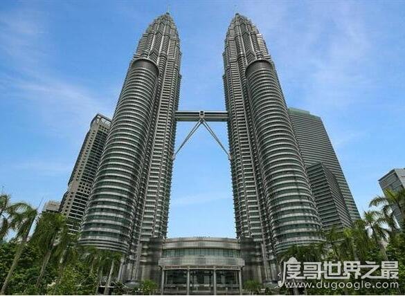 世界上最高的双塔楼，吉隆坡石油双塔(高452米/占地40公顷)