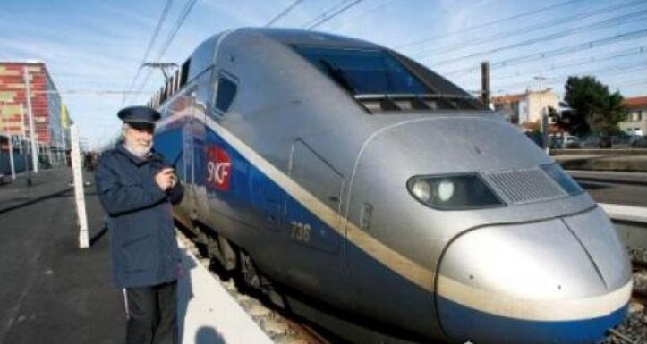 盘点关于铁路列车的世界之最，其中世界上最快的地铁是中国上海磁悬浮列车，时速高到430千米