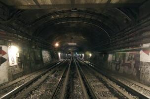 北京1号线为何缺失两站？揭秘幽灵地铁真相！