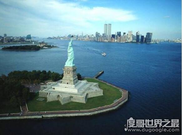 世界上最重的雕像，美国自由女神重达225吨(是美国的象征)