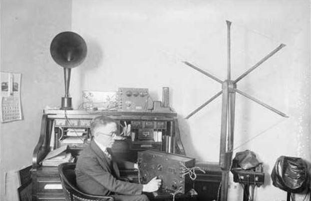 收音机的发明者是谁，是多个科学家共同的研究成果