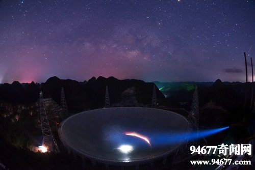 资料图片：FAST在满天繁星下呈现出的美丽景观（2016年6月27日摄）。新华社记者 刘续 摄