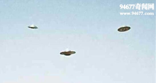 中国击落ufo外星人，ufo入侵中国军事基地被打残