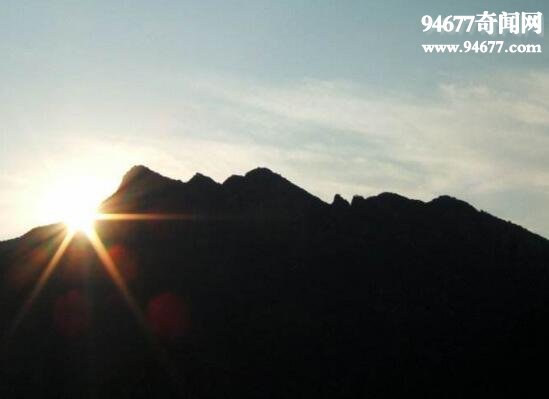 乐山巨型睡佛，长达4000米的天然巨佛