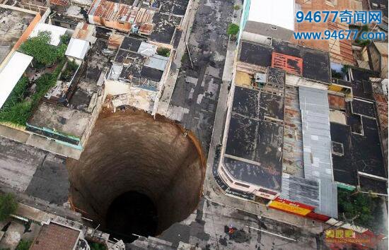 危地马拉天坑是怎么形成的？危地马拉首都惊现一百多米深天坑