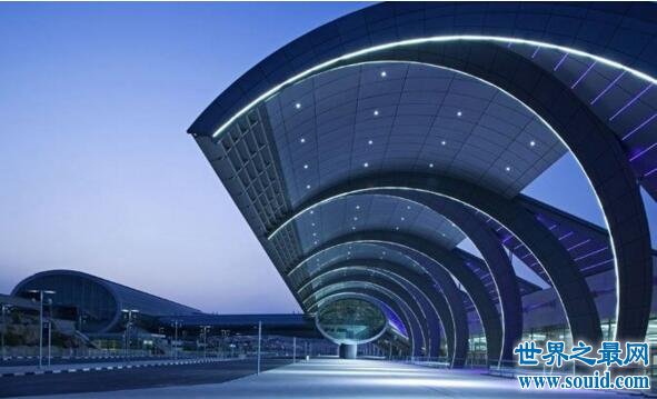 全球最大最奢华的机场，迪拜国际机场(候机厅是商场)(www.gifqq.com)