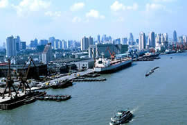 中国最大的港口，上海港(年吞吐量7.76亿吨)