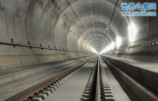 世界最长隧道通车，穿越阿尔卑斯山只需17分钟(www.gifqq.com)