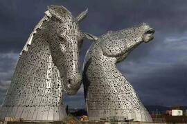 世界最大的马头雕塑，高30米耗资500万英镑