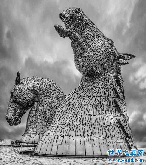 世界最大的马头雕塑，高30米耗资500万英镑(www.gifqq.com)