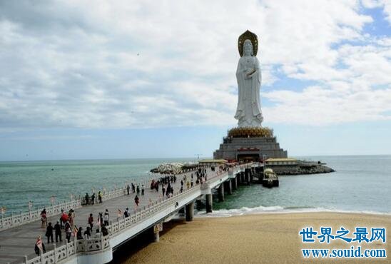 世界上最高的海上观音像，108米比自由女神还高(www.gifqq.com)