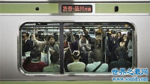世界上最挤的地铁,很多女孩的噩梦你敢去吗(www.gifqq.com)