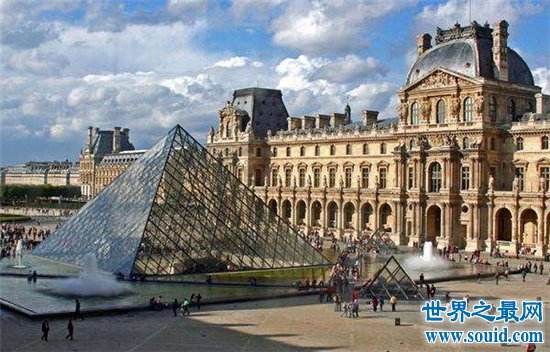 巴黎博物馆当属罗浮宫最著名，存放蒙娜丽莎的微笑(www.gifqq.com)