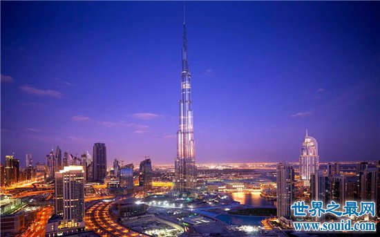 迪拜哈利法塔堪称世界第一高楼，至今未曾被超越(www.gifqq.com)