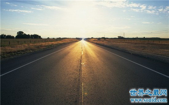 美国最孤独的公路，孤独到只剩下自己(www.gifqq.com)