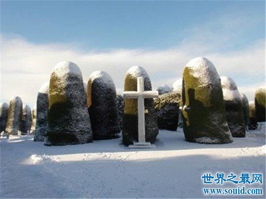 世界最美坟墓，大文豪的坟墓竟然这么简单(www.gifqq.com)