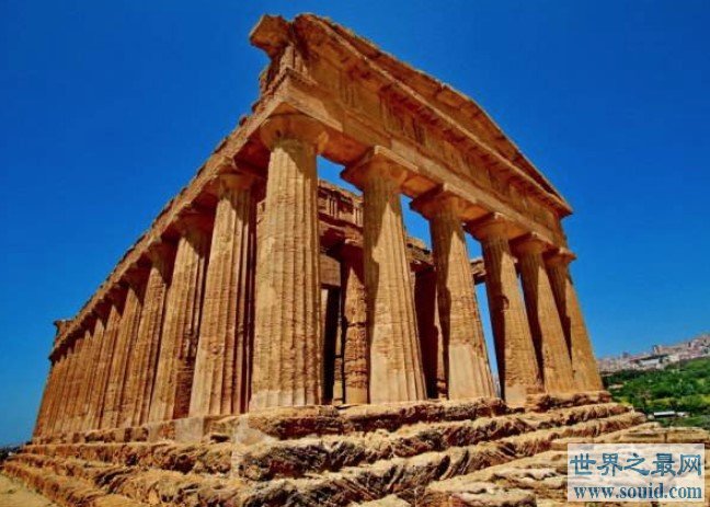 世界上最古老的石块建筑，建造时间估计为前1600年(www.gifqq.com)