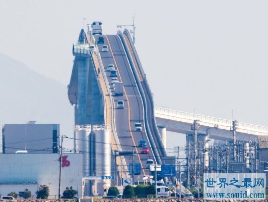 世界上最独特的大桥，江岛大桥的坡度为6.1%(www.gifqq.com)