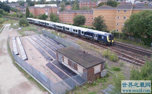 英国铁路首次采用了全太阳能供电，进一步减少碳排放量(www.gifqq.com)