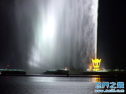 世界上最高的喷泉(www.gifqq.com)