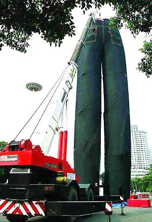 世界上最大的牛仔裤(www.gifqq.com)