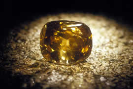 世界上最大的钻石，金禧钻石(545.67克拉)