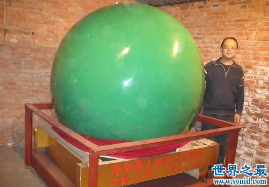 世界上最大的夜明珠，直径1.6米/重6吨(价值22亿)(www.gifqq.com)