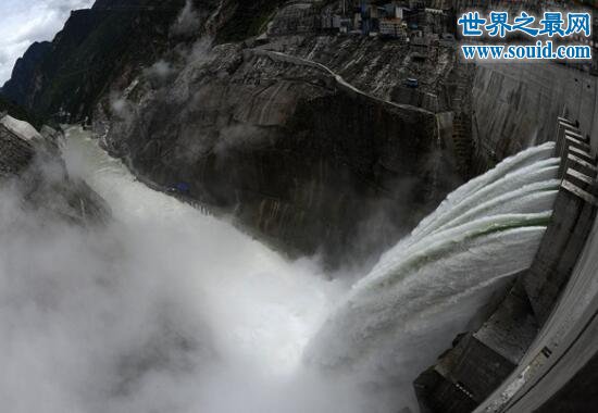 世界上最大的大坝，四川凉山的双曲拱坝(坝高305米)(www.gifqq.com)