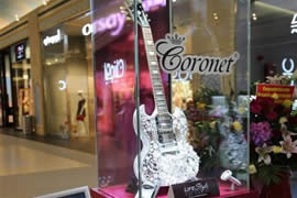 世界上最贵的吉他，香港钻石吉他(价值1300万)