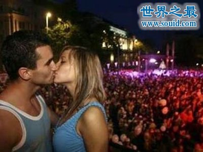 世界吉尼斯接吻记录，接吻最长时间达50个小时(www.gifqq.com)