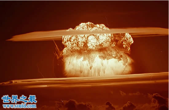 世界上威力最大的核弹，苏联沙皇炸弹(5000万吨)(www.gifqq.com)