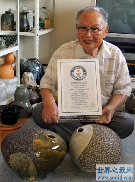 全球年纪最大的大学毕业生  日本96岁老翁(www.gifqq.com)