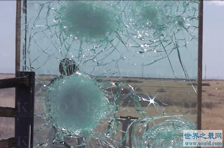 世界上最硬的玻璃，子弹都打不碎(附制作过程)(www.gifqq.com)