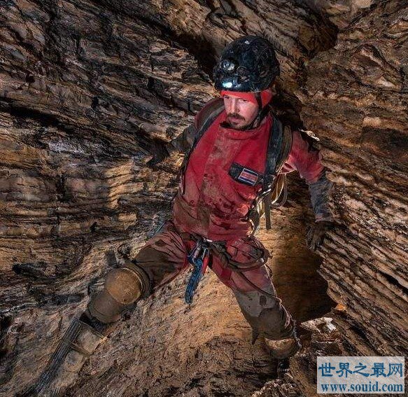 世界上最深的洞穴，在地球内部一万三千米深度(www.gifqq.com)