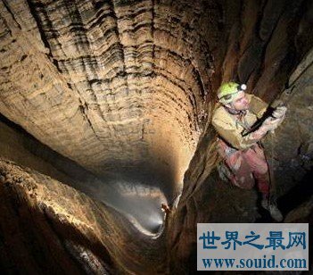 世界上最深的洞穴，在地球内部一万三千米深度(www.gifqq.com)