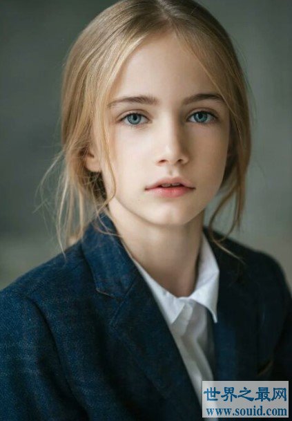 世界上最美的女模，仅仅九岁就把世人美呆了(www.gifqq.com)