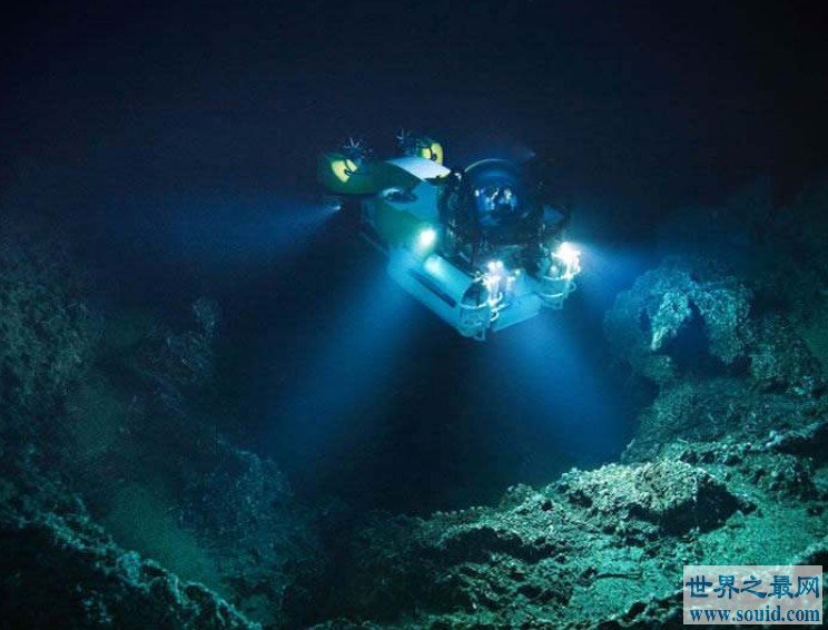 世界上最深的海沟，最大深度为10.91公里(www.gifqq.com)